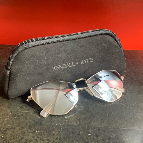 KENDALL + KYLIE Metal Cat-Eye Sunglasses BRAND NEW!! - Picture 4 of 16